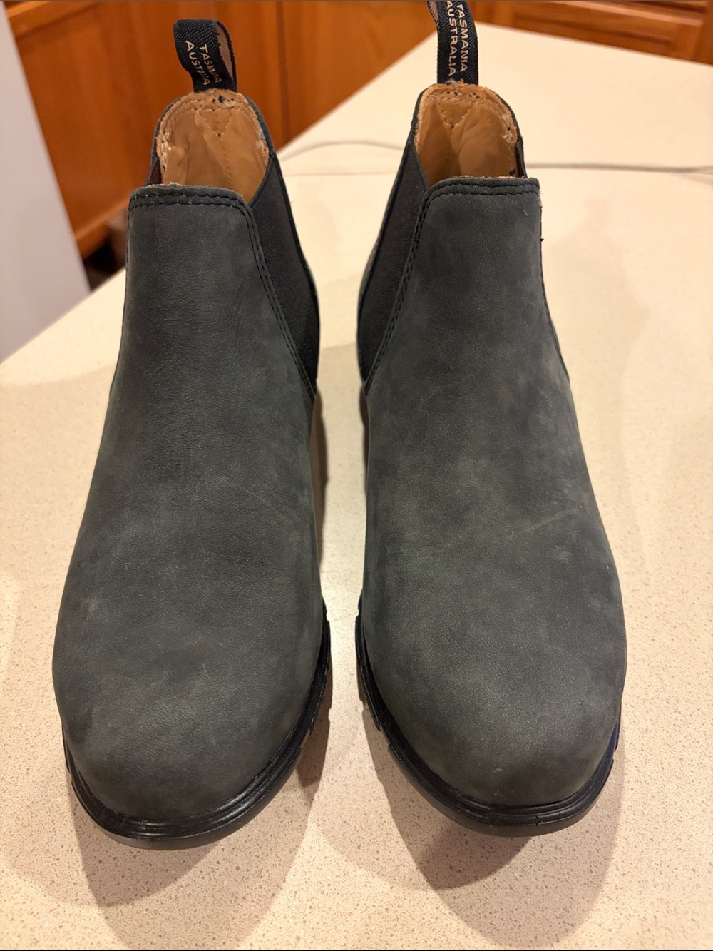 Blundstone Nubuck Chelsea Ankle Boots in Dark Gray